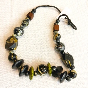 Halsband i bohemisk stil - Halsband likt bild i använt skick