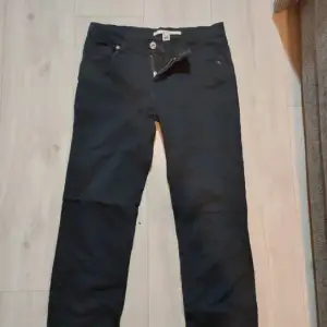 Super fina svarta jeans från vinted som ej passar mig, därav säljer jag