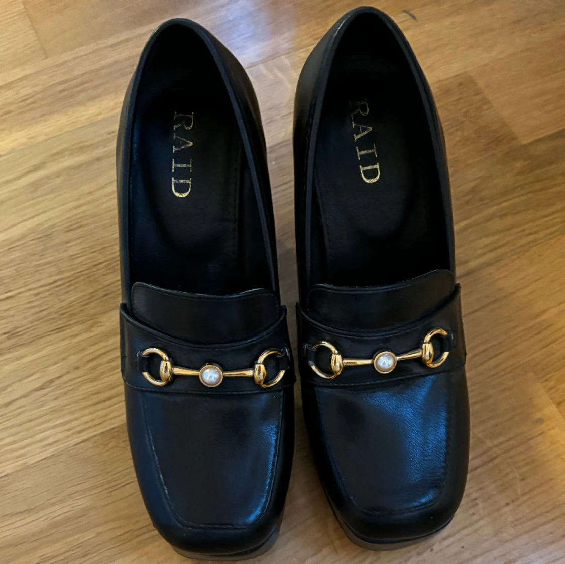 Högklackade skor - 90