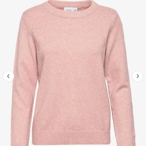 Vila stickad tröja  - Säljer likadan i grå! Andvänt denna ett par gånger annars som helt ny! 🌸