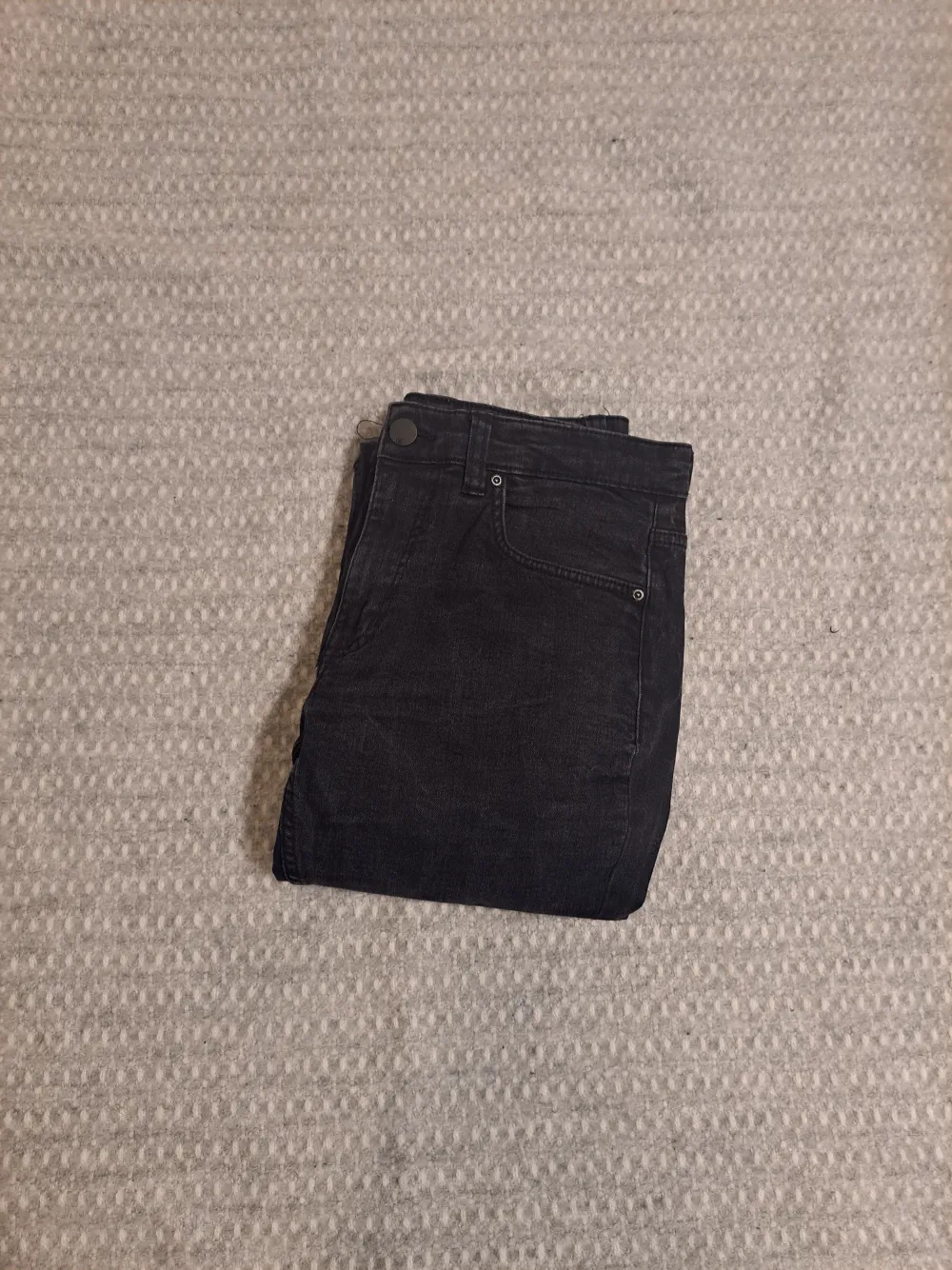 Lager 157 svarta jeans i storlek 32, nya. Original pris 350. Frakt kostnad 60kr. Jeans & Byxor.
