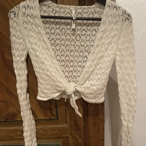 Vit bolero - Jättefin vit bolero i strl XS. Gratis frakt! 💓
