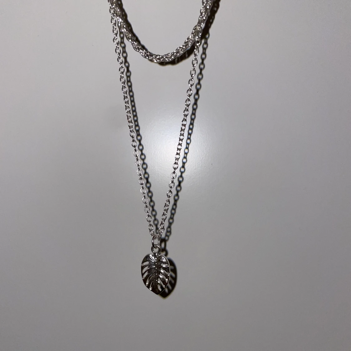 Dubbelhalsband med löv - 90