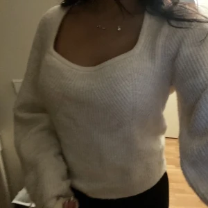 H&M STICKAD TRÖJA - H&m stickad tröja i bra skick!!❤️