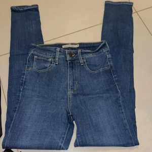 Levis jeans  - Levis jeans oanvända 