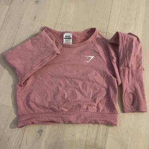 Gymshark Tröja - Långärmad träningströja från Gymshark, storlek S. Använd fåtal gånger men väldigt bra skick.