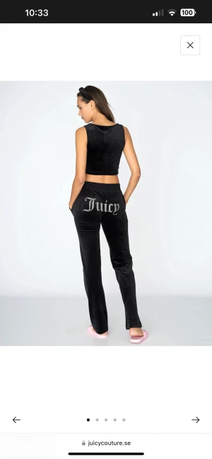 Juicy Couture byxor  - Använda 1 gång, så dom är i bra skick.  Köpa för 1200 säljer för 900!   (stolek xs men passar mig som har S också) 