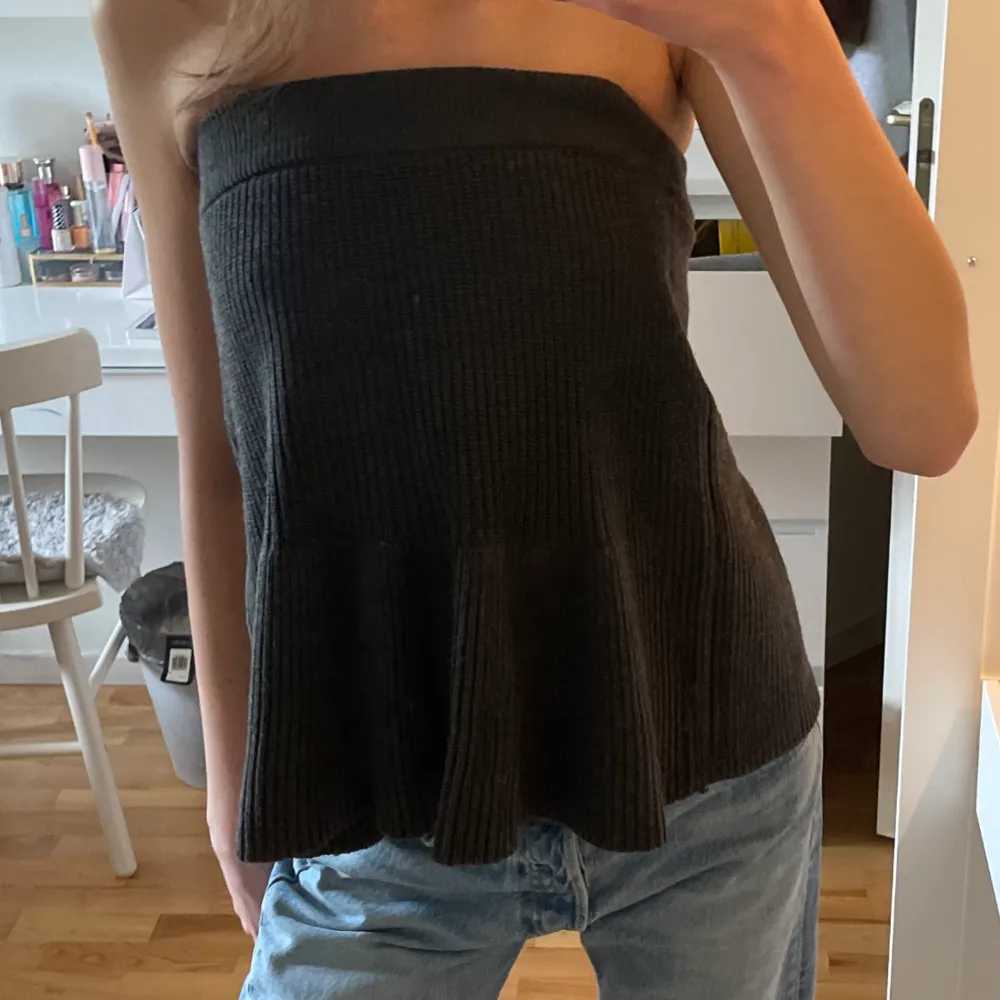 Stickad kjol från zara som passar perfekt till hösten❤️ Går att använda både som kjol och topp!. Kjolar.