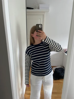 Zara tröja - Säljer denna fina tjocktröjan från Zara, andvänd sparsamt 