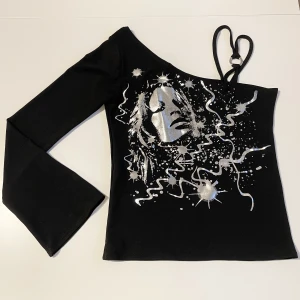 Topp - Världens snyggaste BLINDDATE topp i nyskick, säljer endast då jag inte gillar hur den sitter på mig med lite större byst! Storlek S men passar även M⭐️❤️