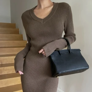 Stickad klänning - Använd en gång