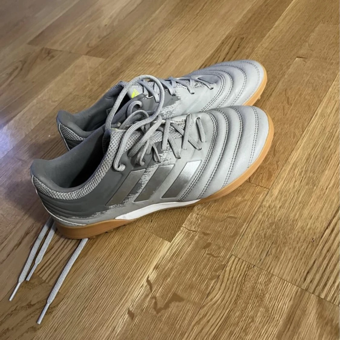 Adidas grusskor  - 90