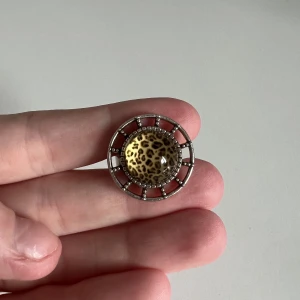 Leopard ring - 150 kr  Gjord av mig kolla gärna in mina andra annonser