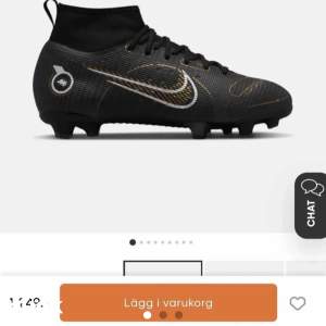 Ett par Nike mercuial superfly fg fotbollskor i storlek 38. Orginalpris 1300 men säljer för 480! Bara använda 1 gång och säljer dem nu då jag inte spelar längre. Möts upp i sthlm.💗