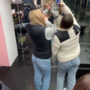 Väst  - Säljer min väst från Only som knappt är använd 