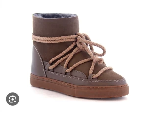 Inuikii - Säljer nu mina fina inuikii i storlek 39 då dem blivit för små för mig, köpta för ny pris 2699 men säljer för 2000. skorna är i väldigt bra skick. hör av er vid frågor och funderingar!!