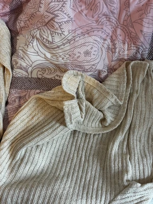 Stickad tröja - Storlek xxs/xs, fick den i present men har aldrig använt den