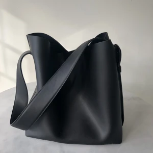 Arket väska  - Nyskick arket väska 