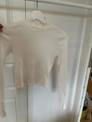 Polotröja - Polotröja från Bikbok i XS. Tyvärr för liten för mig, mycket bra skick! 