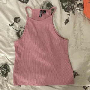 rosa topp - super fin rosa topp från pisces i storlek xs🩷