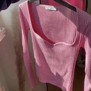 Tröja  - Tröja från zara, nyskick, använd 1-2 gånger.  Skriv vid intresse 💕