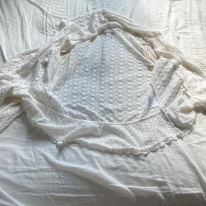 Skickad tröja  - Jätte snygg och fin stickat tröja. Använd 3-5 gånger väldigt dyr om man köper i affären (1000kr) 