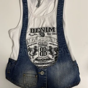 Vintage linne - Ett linne i vintage märket O-STIAG. Köptes på 2000-talet och därav säljs inte längre. Väldigt fint skick. Det står storlek M men sitter tight på mig som vanligtvis är en xs/s. 