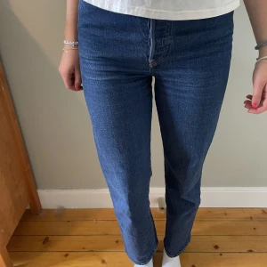 Levis jeans - Levis jeans i modellen ribcage straight. Använda men i gott skick. Raka ben⭐️