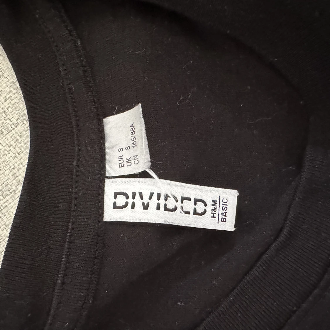 Svart klänning med volang - 91