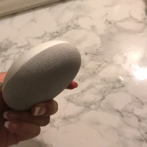 Google homen - Mini Google home , säljer den för den kommer inte till användning längre ,pris kan diskuteras.