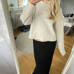 Stickad tröja💛 - Stickad tröja från bikbok, alpacka blandning🌟 priset kan diskuteras vid snabb affär🫶🏼