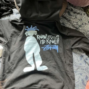 Stüssy hoodie - As fet stüssy hoodie, säljer för jag har andra jag använder mer