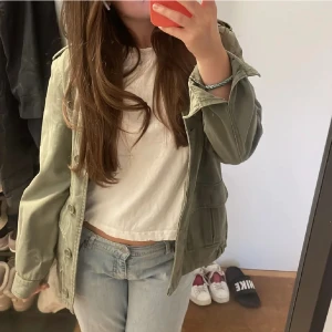 Grön jacka  - 150 kr ❤️