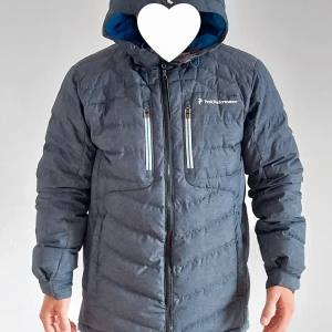 Peak performance dunjacka  - Peak performance dunjacka använd 1 vinter storlek M   Hämtas hos mig eller skickas mot fraktkostnad.