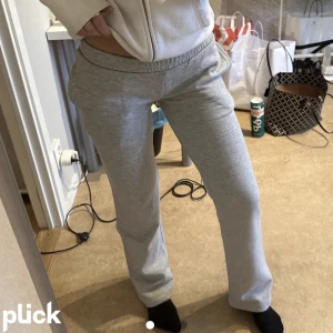 Bik bok mjukis  - (Lånad bild)Säljer dessa lågmidjade mjukisbyxor från bik bok då jag inte använder de. Skriv privat för fler bilder 