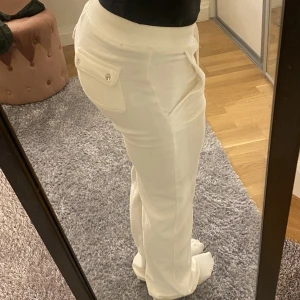 Juicy Couture byxor - Säljer dessa pga de inte används längre. De är i storlek xs men skulle säga att de passar storlek s med.