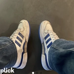 Adidas forum mid💙 - Säljer då jag inte använder dom längre. Bra skick! Köpte för 850kr. Kan möttas upp och posta då köparen står för frakten!💗 Kom dm för fler frågor💋
