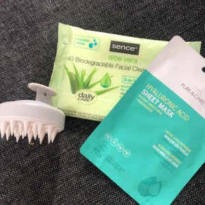 Spa kit - Ett kit med en pure&care ansiktsmask våtservetter för ansiktet och en jätte skön silicone borste