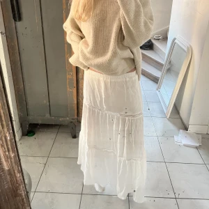 Långkjol från hm - Säljer denna superfina långkjolen från hm💞Endast använd en gång💞Om det är många är intresserade så blir de budgivning💞