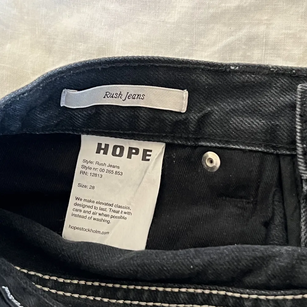 Hopes ikoniska och populära Rush Jeans med lite Bootcut-känsla. Passar unisex! W28L32. Jeans & Byxor.