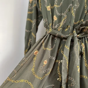 Klänning  - Använd 1 gång 