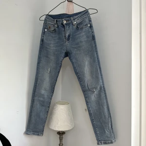 LV Jeans  - Väldigt sköna och fina jeans som bara har använts 4 gånger😍