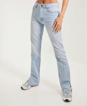 Säljer dessa superfina jeans från Nelly. Använd någon enstaka gång, men det är inget som syns. Inga fläckar tillkommer heller. 