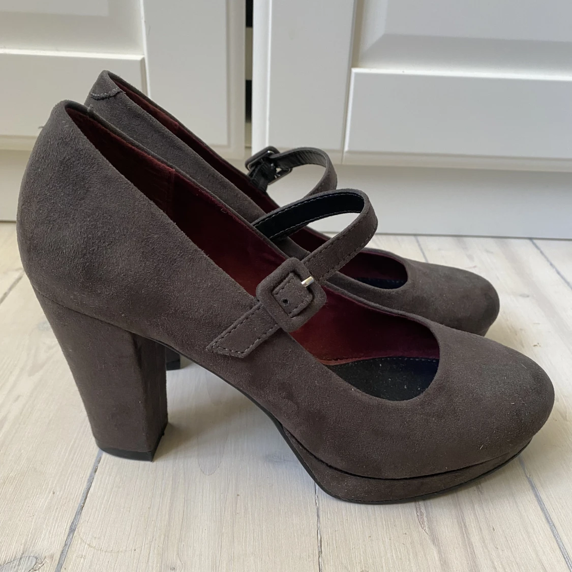 Gråbruna klackskor - 90