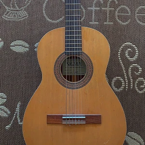 Guitar  - guitar for 300 kr ( can discuss price ) i bought the guitar for 1300 kr so it’s a good price for a guitar. Never actually used the guitar so u can say it’s new 🤷‍♀️ 