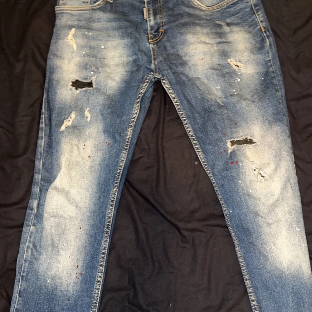 2 olika par dsq2 jeans 500 för en båda för 800kr. Jeans & Byxor.