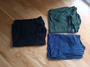 Topp - Trepack basic t-shirts. Priset är för alla tre. I bra skick
