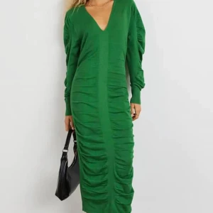 Ginatricot klänning - Oanvänt skick Strl s/m