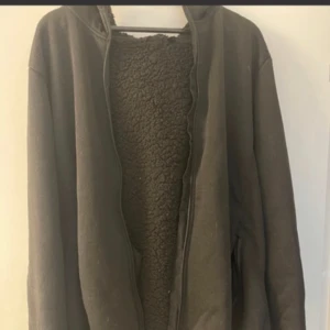 Fodrad hoodie/jacka - Fodrad hoodie/jacka, storlek XXL, aldrig använd, fodrad luva