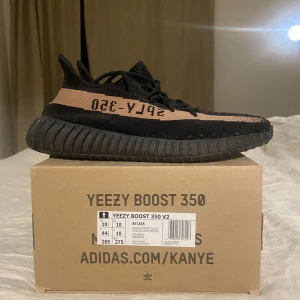 Yeezy 350 V2 Copper - Yeezy 350 V2 Copper, äkta med kvitto. Tar emot prisförslag. 10 1/2 US, 44 2/3 EU